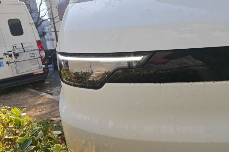 江铃 E福顺 2025款 明窗版 53.58kwh 中轴低顶车身外观8