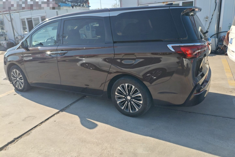 别克GL8 2020款 ES陆尊 653T 豪华型车身外观4