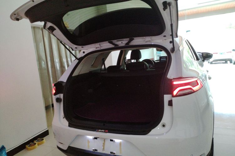 比亚迪 唐 2018款 2.0T 自动智联尊贵型 5座 国V局部细节23