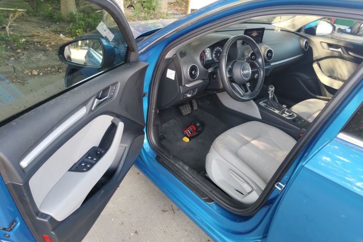 奥迪A3 2017款 Sportback 35 TFSI 进取型中控内饰7003