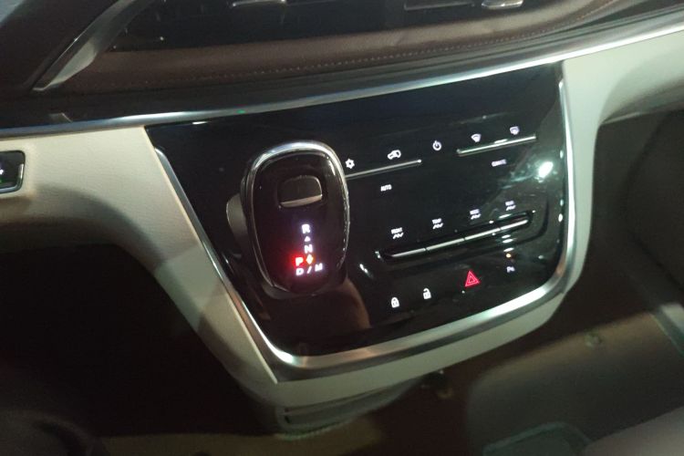 别克GL8 2023款 陆上公务舱 智享型中控内饰18