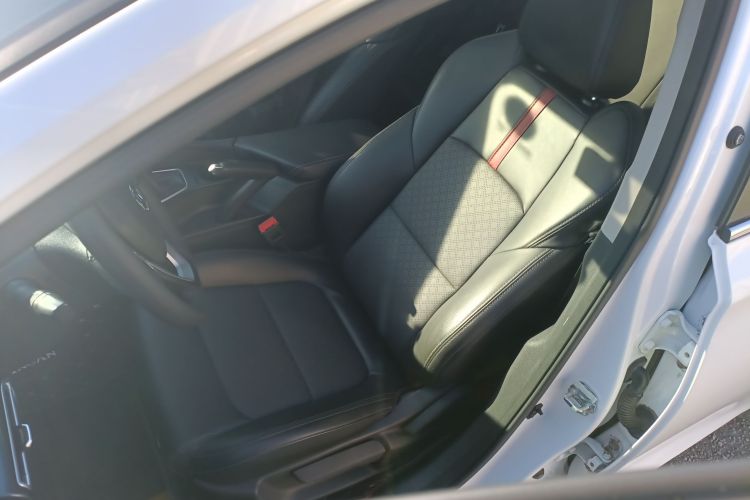 长安 逸动 2020款 PLUS 1.6L GDI 手动豪华型中控内饰19