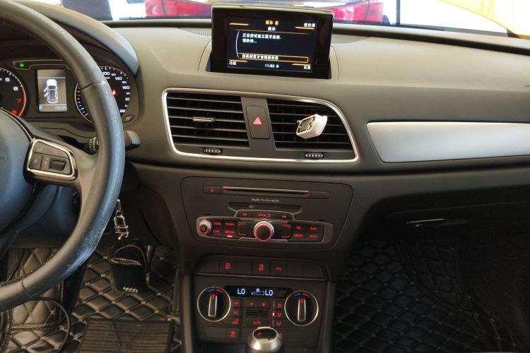 奥迪Q3 2017款 35 TFSI 时尚型中控内饰16