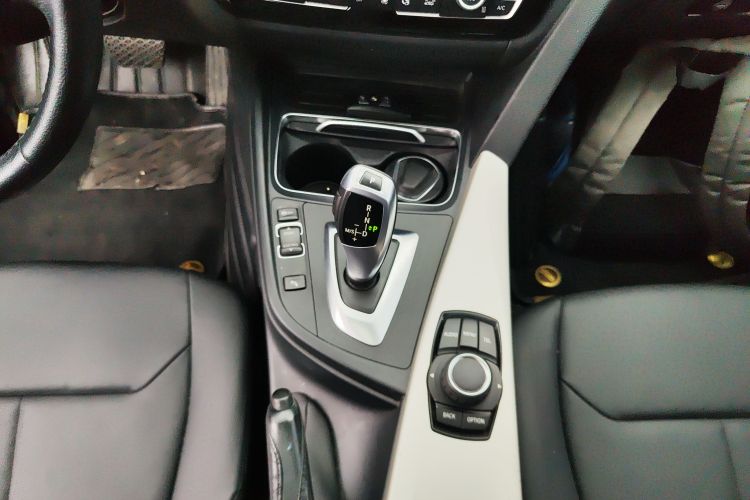 宝马3系 2016款 320Li 进取型局部细节18