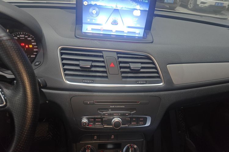 奥迪Q3 2015款 30 TFSI 进取型中控内饰16