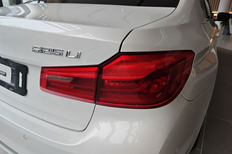 宝马5系 2019款 改款 525Li 豪华套装车身外观6006