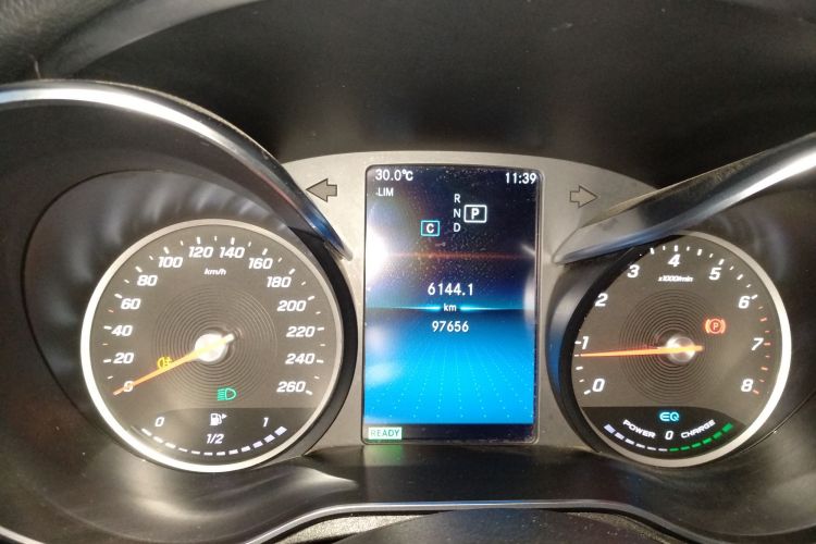 奔驰C级 2019款 C 260 运动版中控内饰14