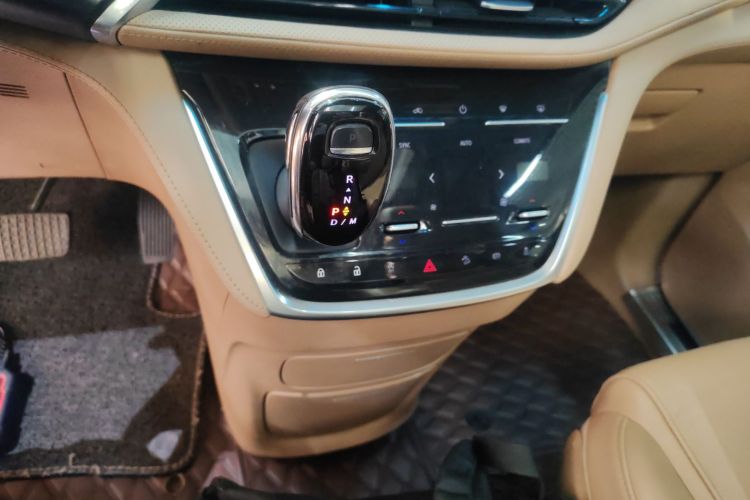 别克GL8 2020款 ES陆尊 653T 豪华型中控内饰18