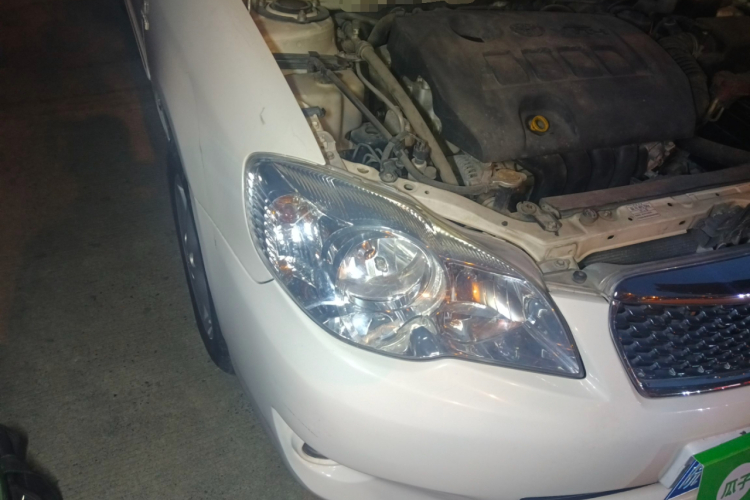 丰田 花冠 2011款 1.6L 自动豪华版车身外观8