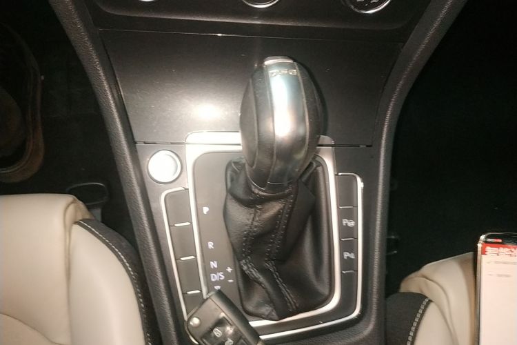 大众 高尔夫 2017款 230TSI 自动豪华百万辆纪念版中控内饰18