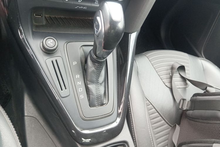 福特 福克斯 2015款 三厢 1.6L 自动风尚型局部细节18