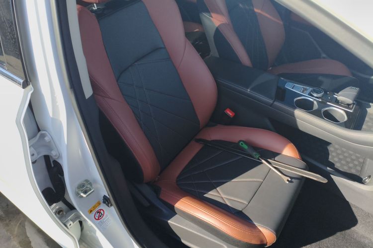 长安 逸动 2022款 PLUS 蓝鲸NE 1.4T GDI DCT尊贵版局部细节41