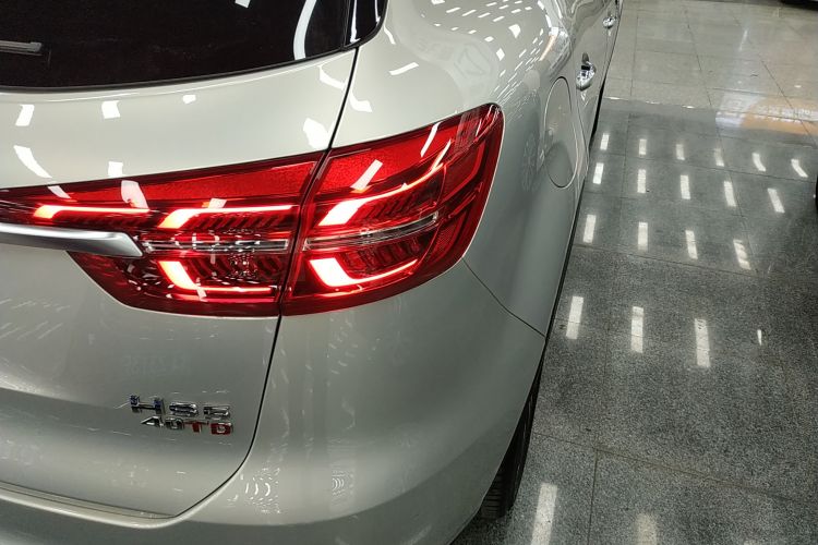 红旗HS5 2022款 改款 2.0T 智联旗享四驱版车身外观9