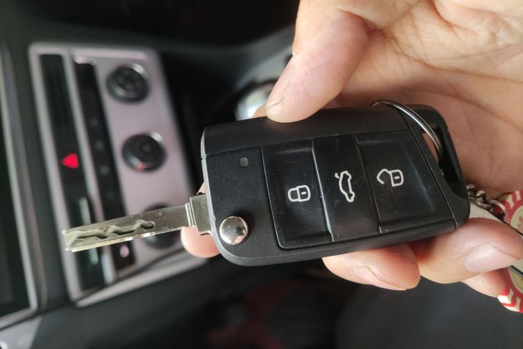 大众 高尔夫·嘉旅 2016款 230TSI 自动进取型中控内饰11