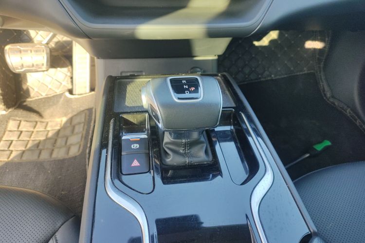 红旗E-QM5 2022款 431km 充电乐享版局部细节18