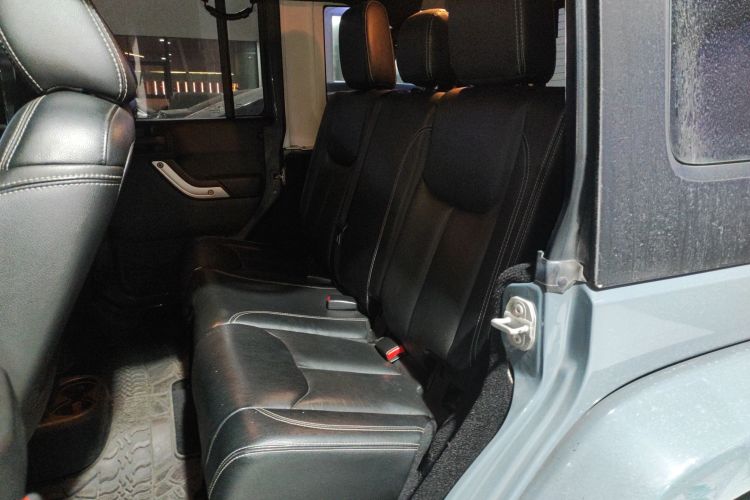 Jeep 牧马人 2015款 3.0L Sahara 四门舒享版中控内饰7004