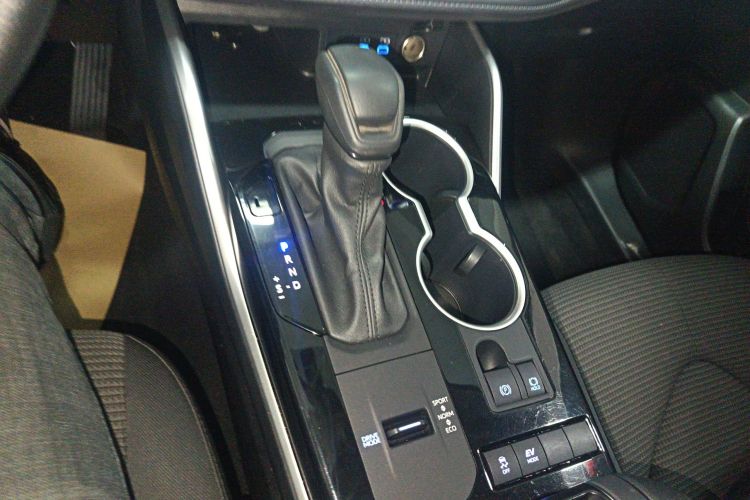 丰田 汉兰达 2022款 双擎 2.5L 两驱精英版 7座中控内饰18