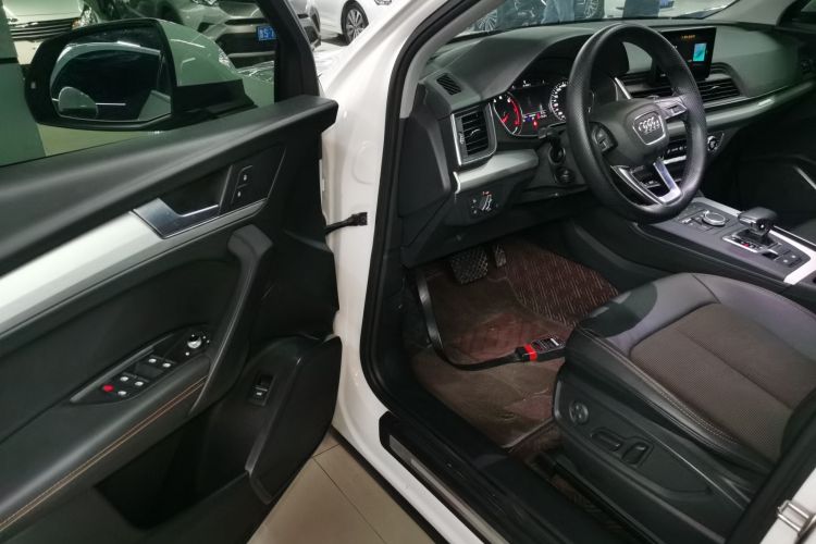 奥迪Q5L 2020款 改款 40 TFSI 荣享进取型中控内饰20