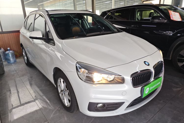 宝马2系旅行车 2016款 218i 时尚型车身外观3