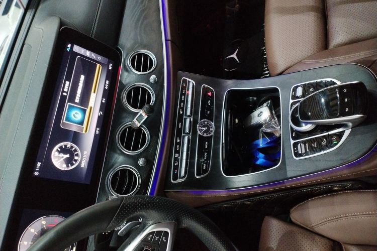 奔驰E级 2018款 E 200 L 运动型局部细节16