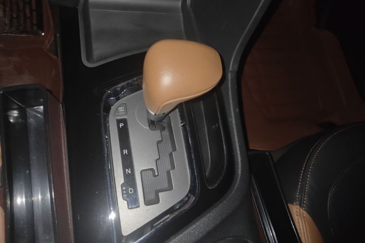 东南DX7 2015款 1.5T 自动尊贵型中控内饰18