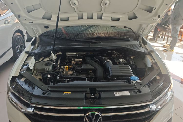 大众 途观L 2024款 300TSI 自动两驱智享版机舱底盘24