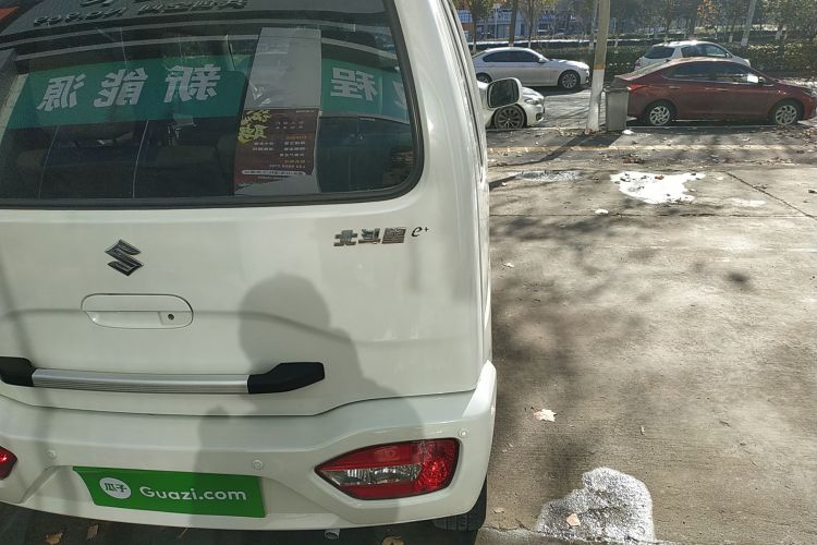 铃木 北斗星 2013款 创业版 1.0L 手动经济型车身外观6006