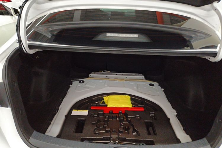 丰田 雷凌 2023款 TNGA 1.5L CVT进取版机舱底盘23