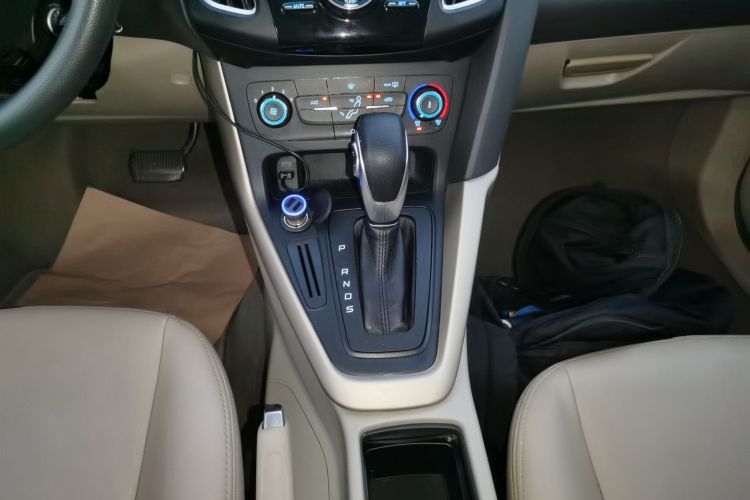 福特 福克斯 2017款 三厢 1.6L 自动舒适型智行版局部细节18