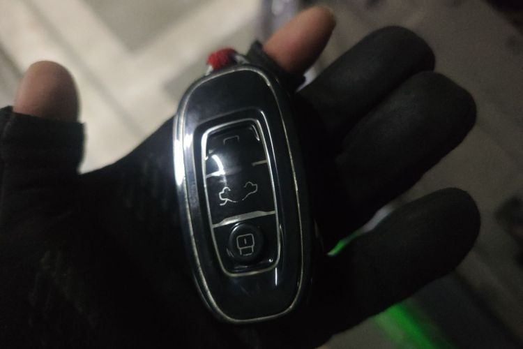 红旗E-QM5 2023款 560km PLUS中控内饰11