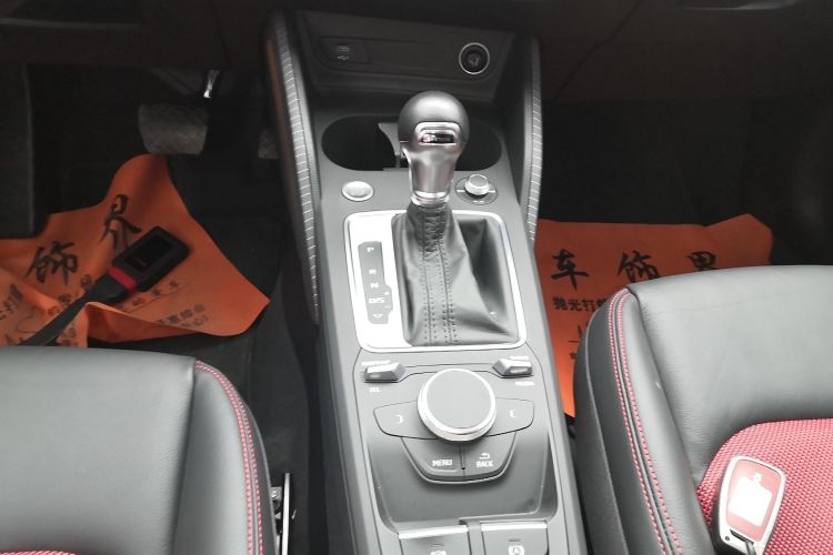 奥迪Q2L 2021款 35 TFSI 时尚动感型中控内饰18