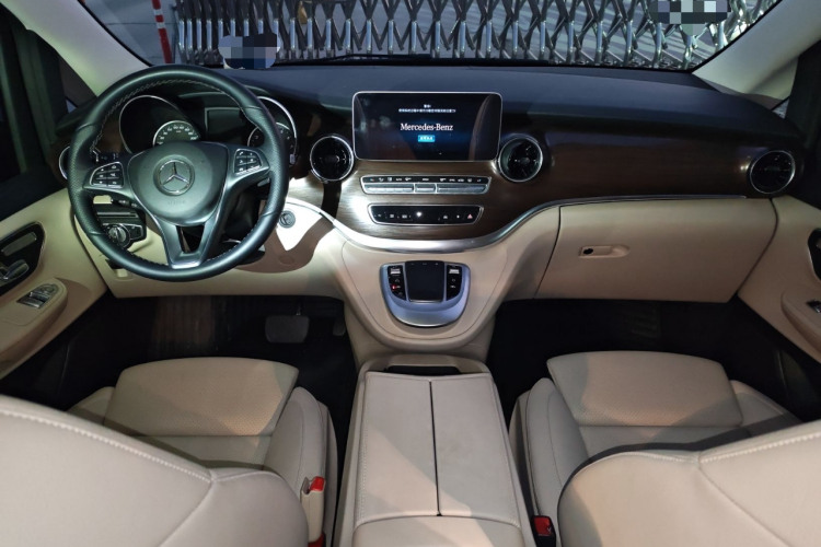 奔驰V级 2022款 V 260 领航版中控内饰12