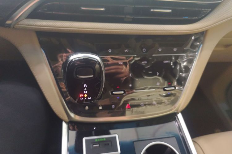 别克GL8 2022款 ES陆尊 653T 旗舰型中控内饰18