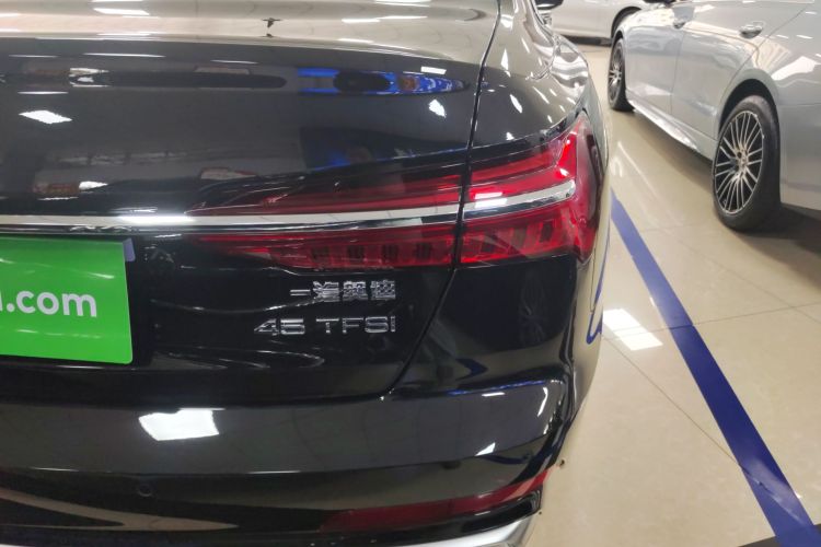 奥迪A6L 2025款 改款 45 TFSI 臻选动感型车身外观9