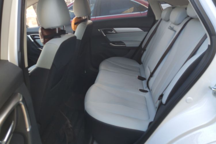 北京汽车 北京EU5 2018款 R550 智潮版中控内饰21