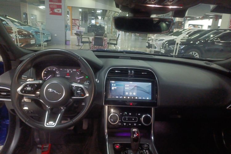 捷豹XEL 2020款 2.0T 200PS R-DYNAMIC 青春运动版中控内饰7002