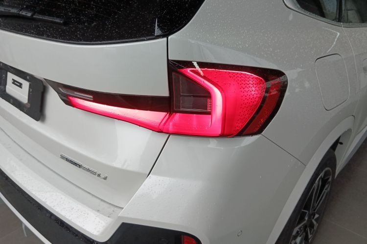 宝马X1 2024款 sDrive25Li M运动套装车身外观9