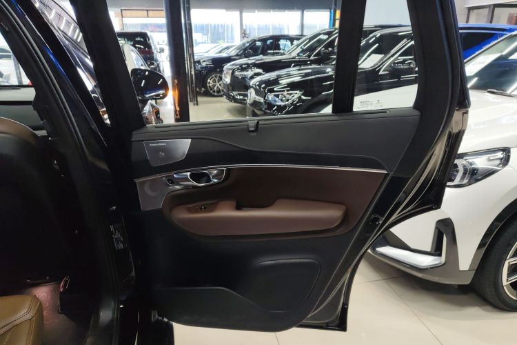 沃尔沃XC90 2022款 B6 智雅豪华版 7座中控内饰7006