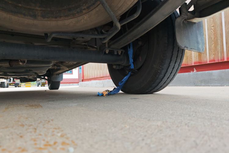 上汽大通MAXUS 新途V80 2021款 2.0T 手动经典城配王短轴超低顶3座局部细节9002