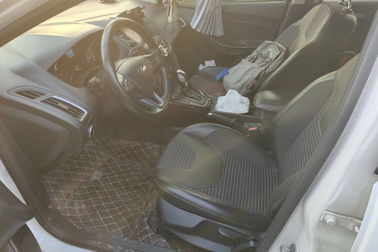 福特 福克斯 2017款 两厢 1.6L 自动风尚型智行版局部细节19