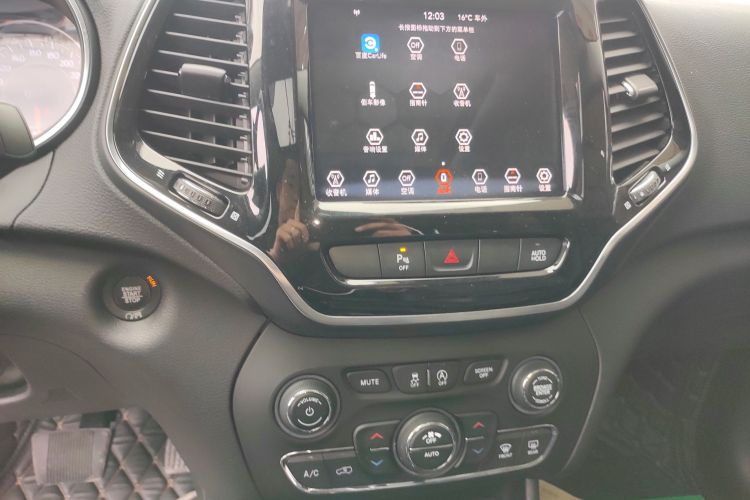 Jeep 自由光 2019款 2.0T 两驱智享版 国VI中控内饰16