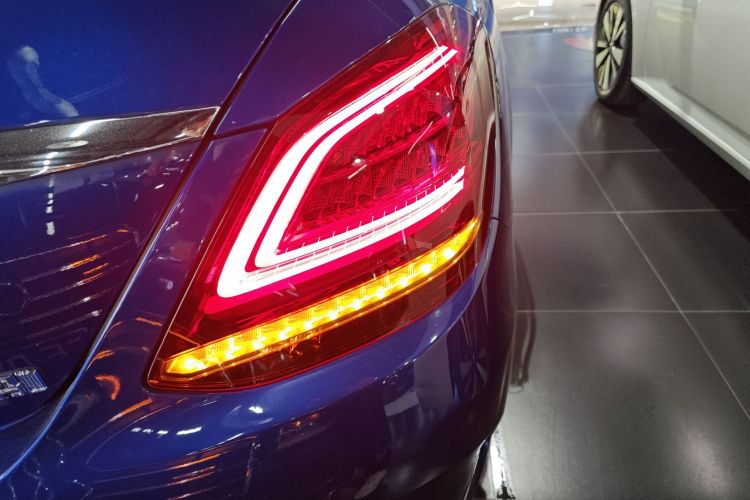 奔驰C级 2021款 C 200 L 时尚型运动版车身外观9