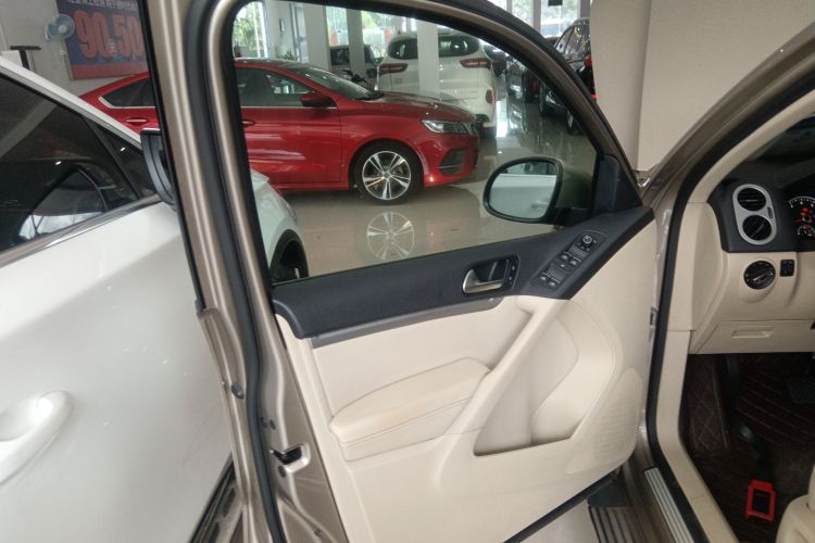 大众 途观 2015款 1.8TSI 自动两驱舒适版中控内饰7007