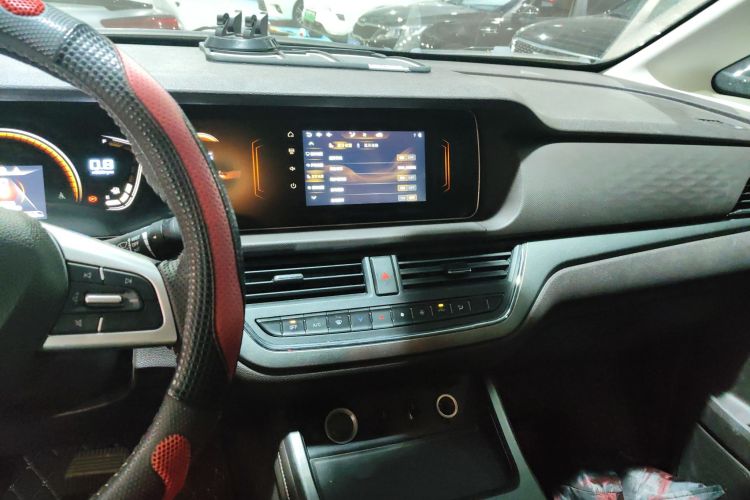 BAW北汽制造 锐胜王牌M7 2023款 2.0L 自动长轴创享型 7座中控内饰12