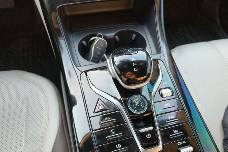 比亚迪 秦PLUS 2024款 荣耀版 DM-i 55KM领先型中控内饰18