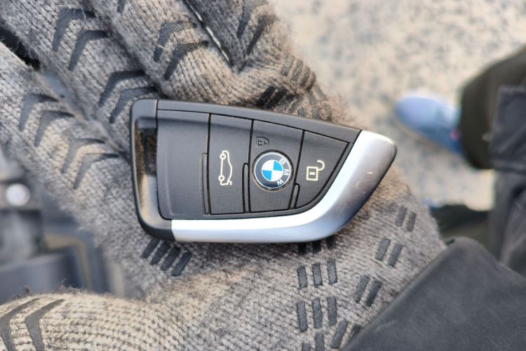 宝马1系 2020款 120i 时尚型中控内饰7001