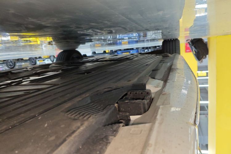 奔驰C级 2023款 C 260 L 运动版局部细节9002