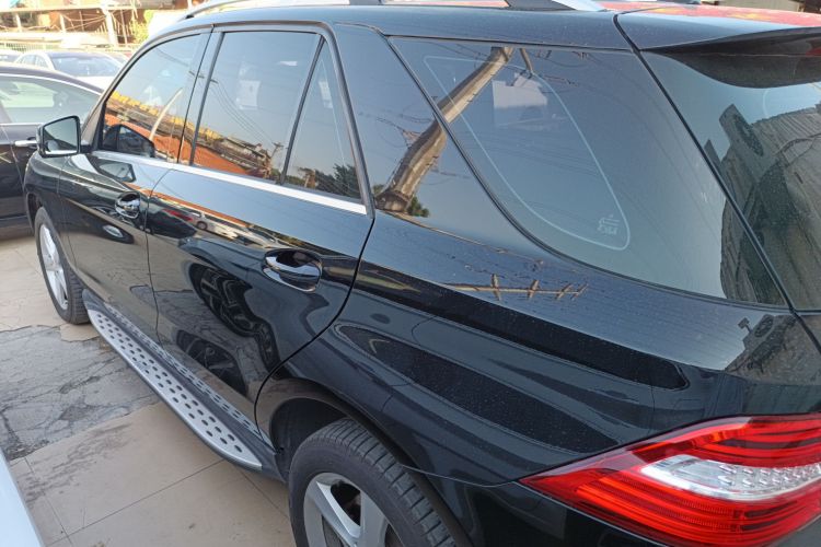 奔驰M级 2014款 ML 320 4MATIC车身外观4