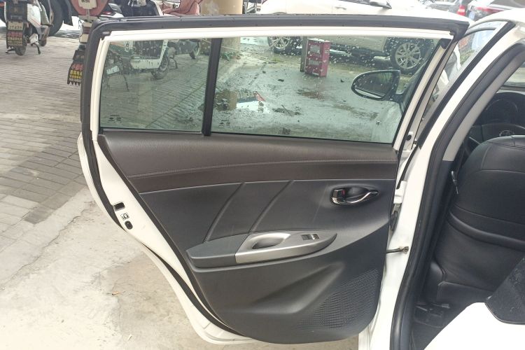 丰田 YARiS L 致炫 2015款 1.5E 自动魅动版中控内饰7008