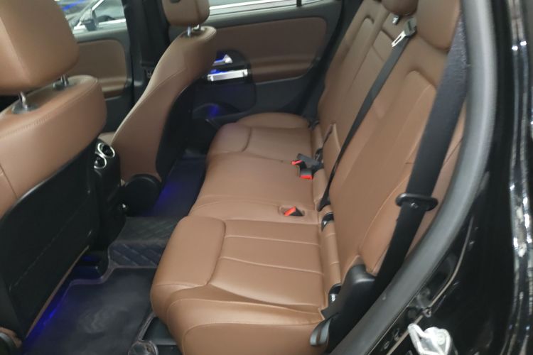 奔驰GLB 2022款 GLB 220 动感型中控内饰21